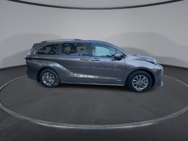 Used 2021 Toyota Sienna XLE FWD image 9