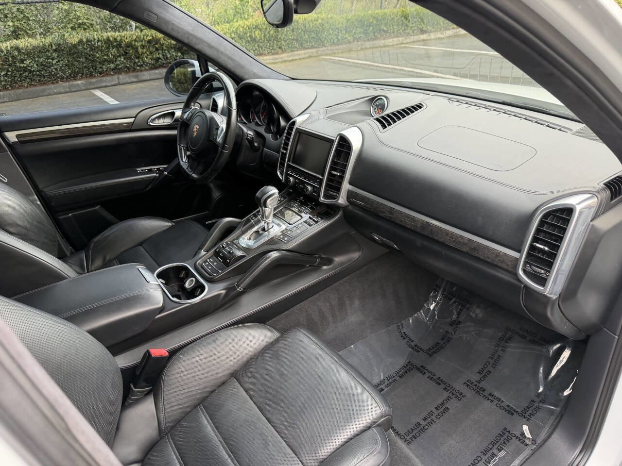 Used 2013 Porsche Cayenne Turbo AWD/4WD image 14