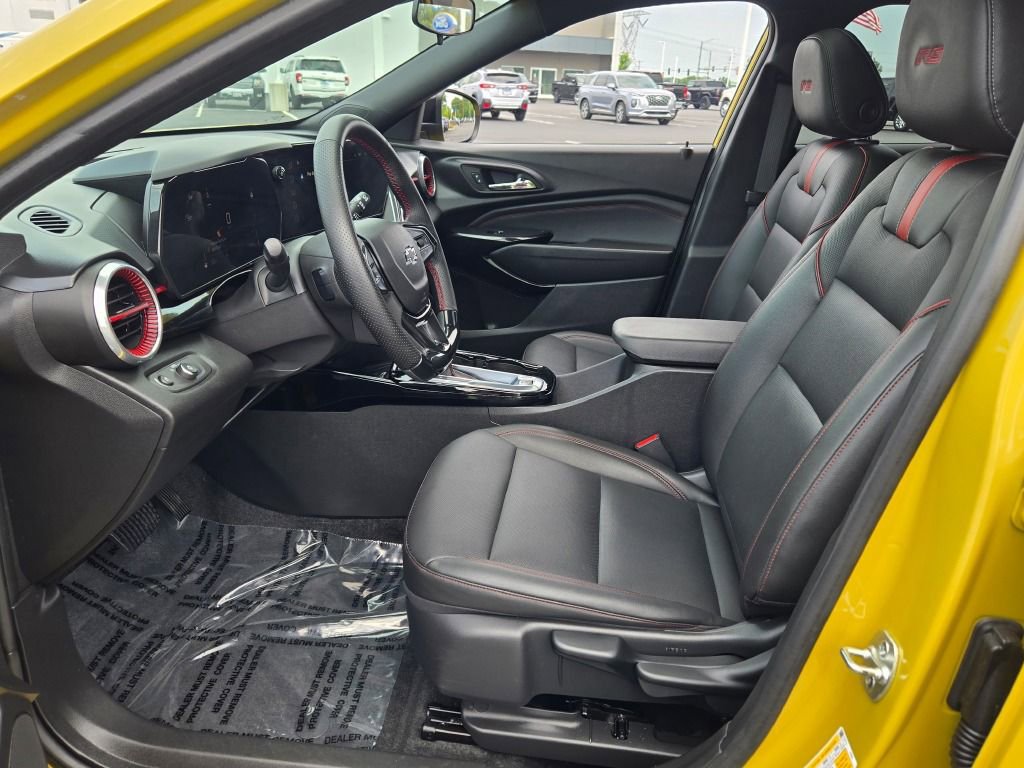 Used 2024 Chevrolet Trax RS w/ Sunroof Package image 21