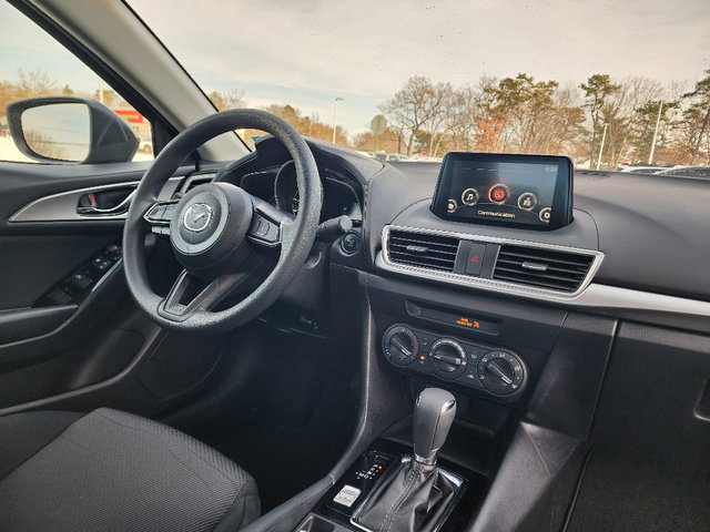 Used 2018 MAZDA MAZDA3 Sport image 28