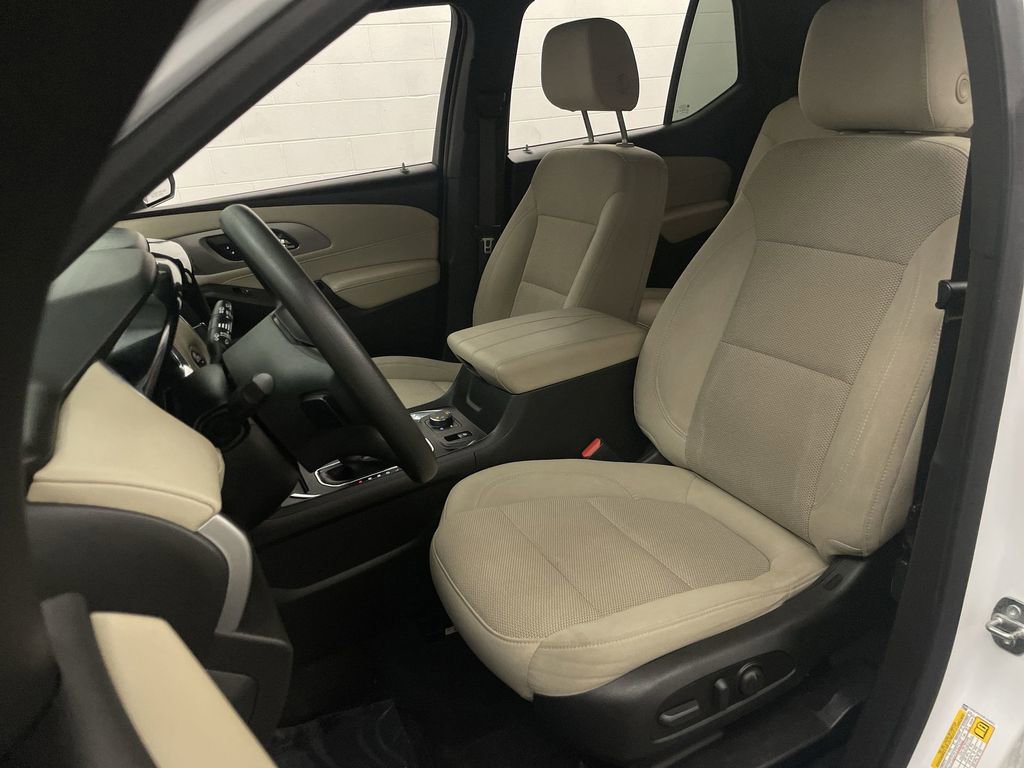 Used 2023 Chevrolet Traverse LS image 12