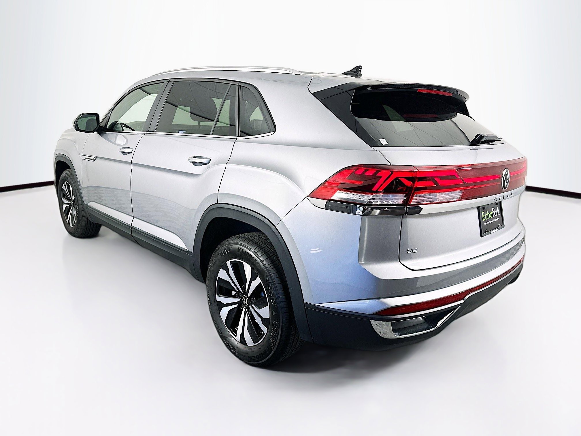 Used 2025 Volkswagen Atlas Cross Sport SE FWD image 5