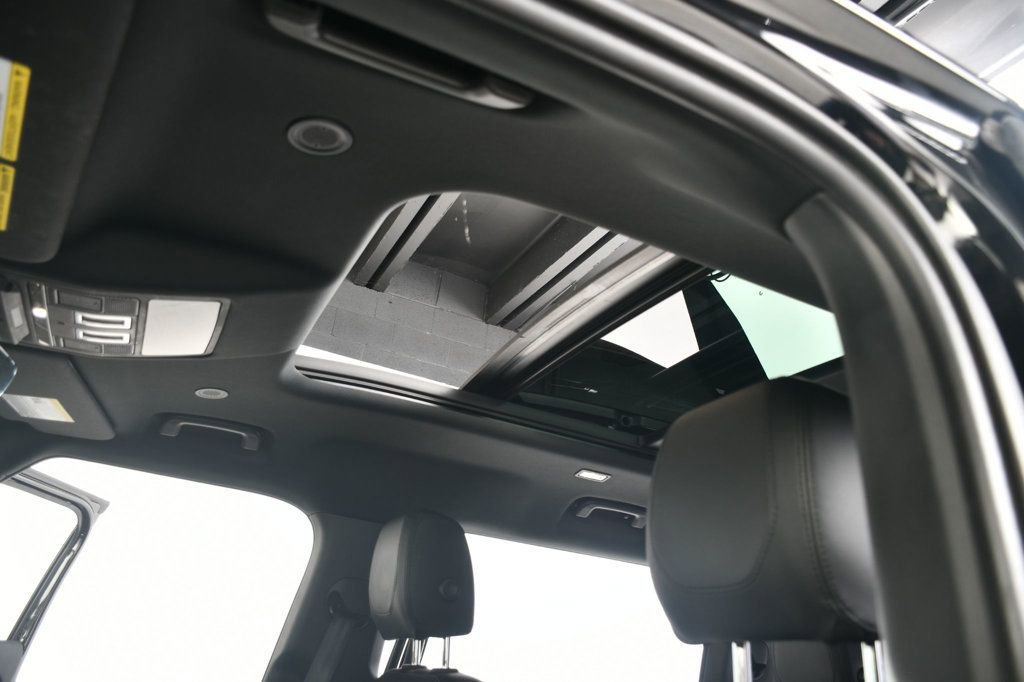 Used 2023 Land Rover Defender 110 X-Dynamic SE image 6