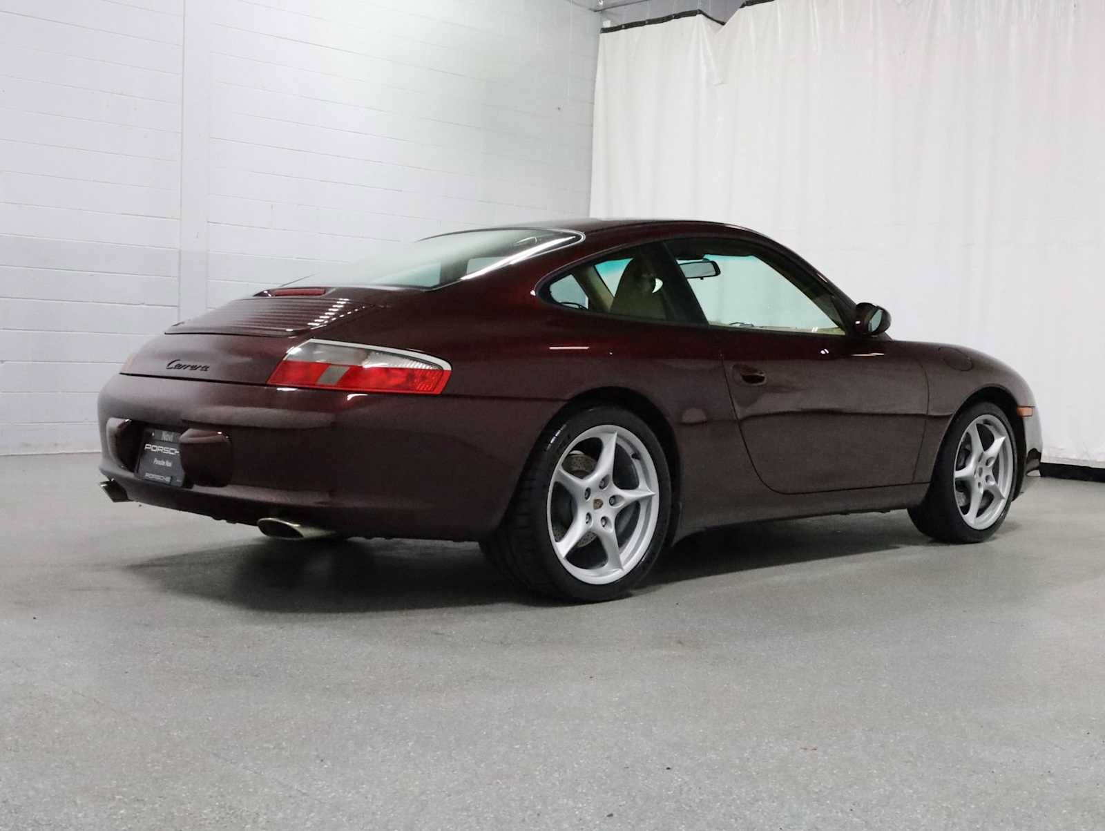 Used 2004 Porsche 911 Carrera RWD image 9
