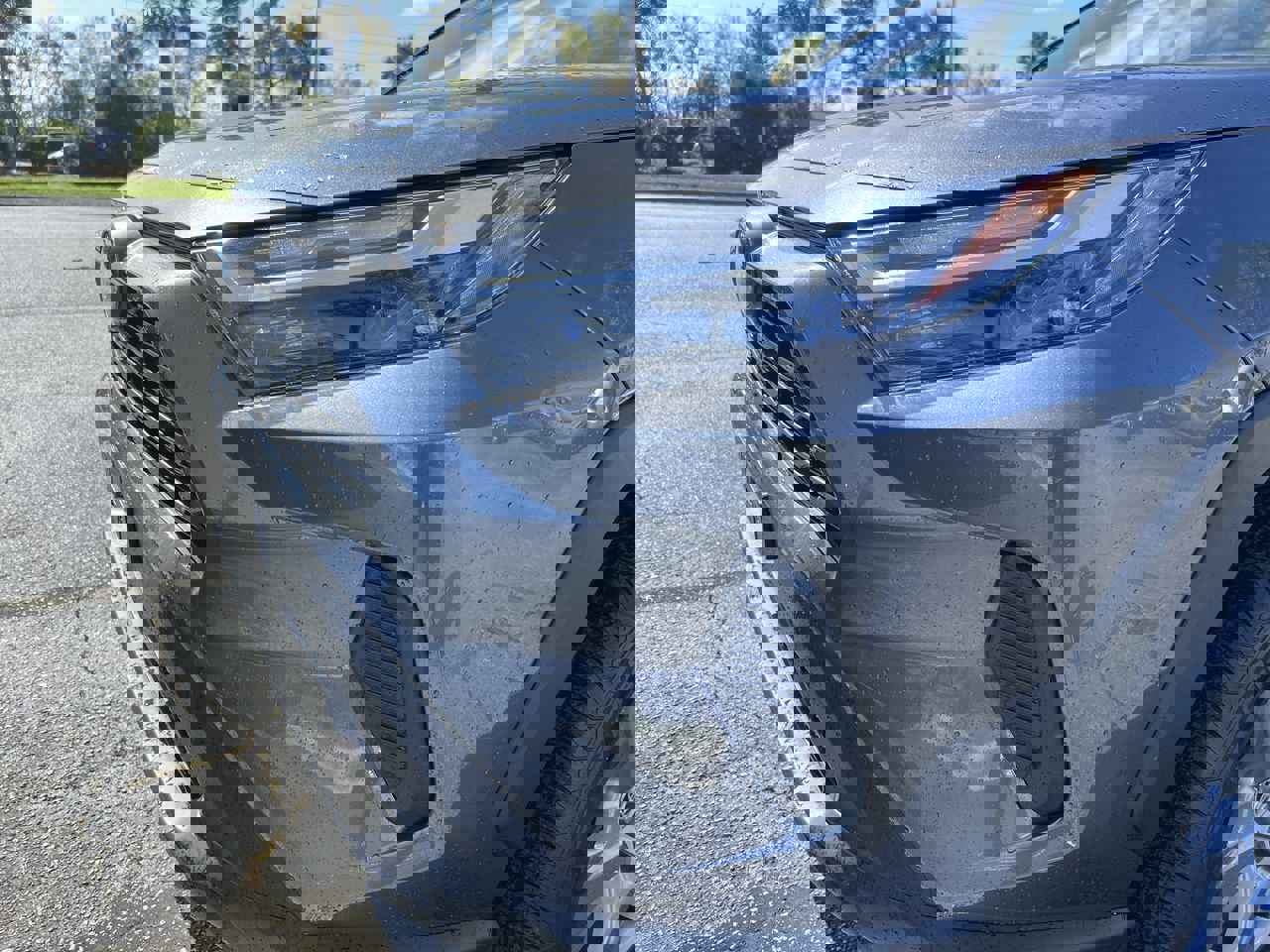 Used 2022 Toyota RAV4 XLE w/ Carpet Mat Package (TMS) image 6