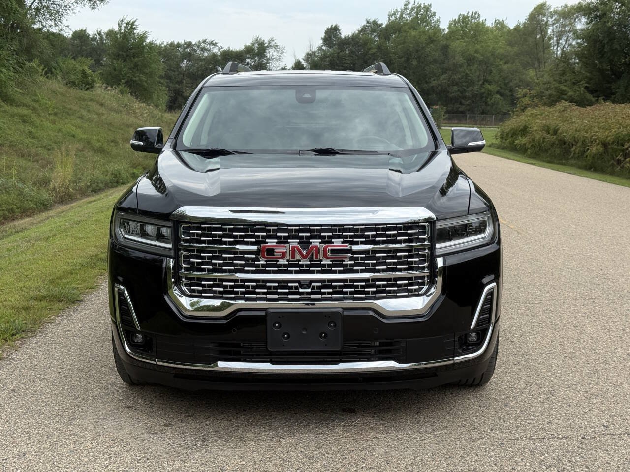 Used 2023 GMC Acadia Denali w/ Denali Technology Package AWD/4WD image 3