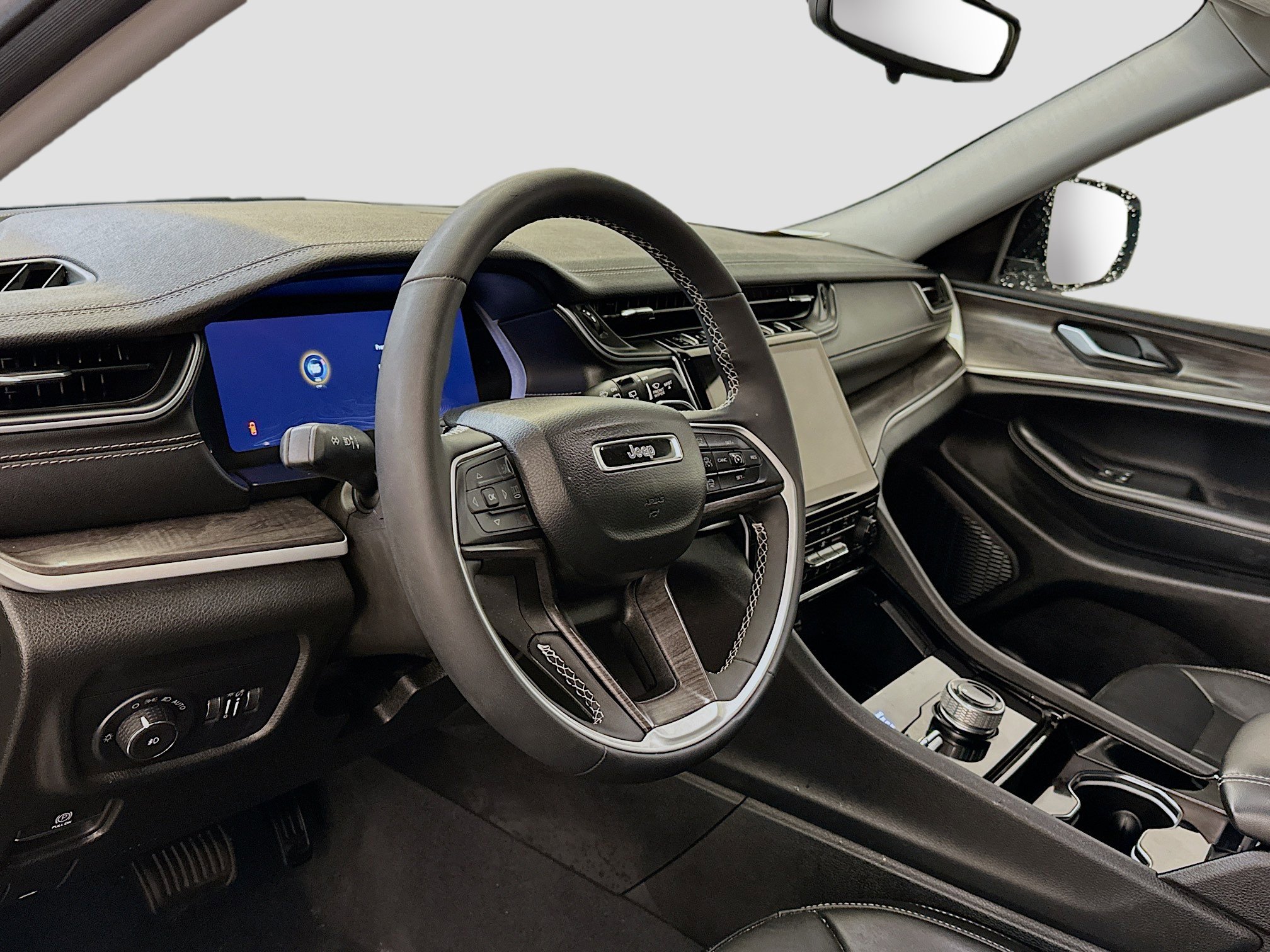 Used 2023 Jeep Grand Cherokee Limited image 18