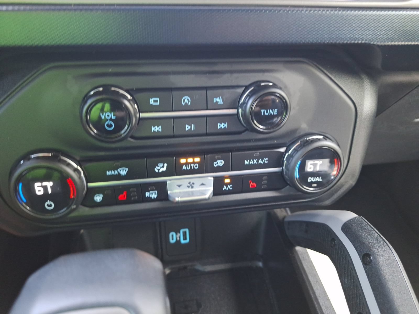 Used 2023 Ford Bronco Outer Banks AWD/4WD image 25
