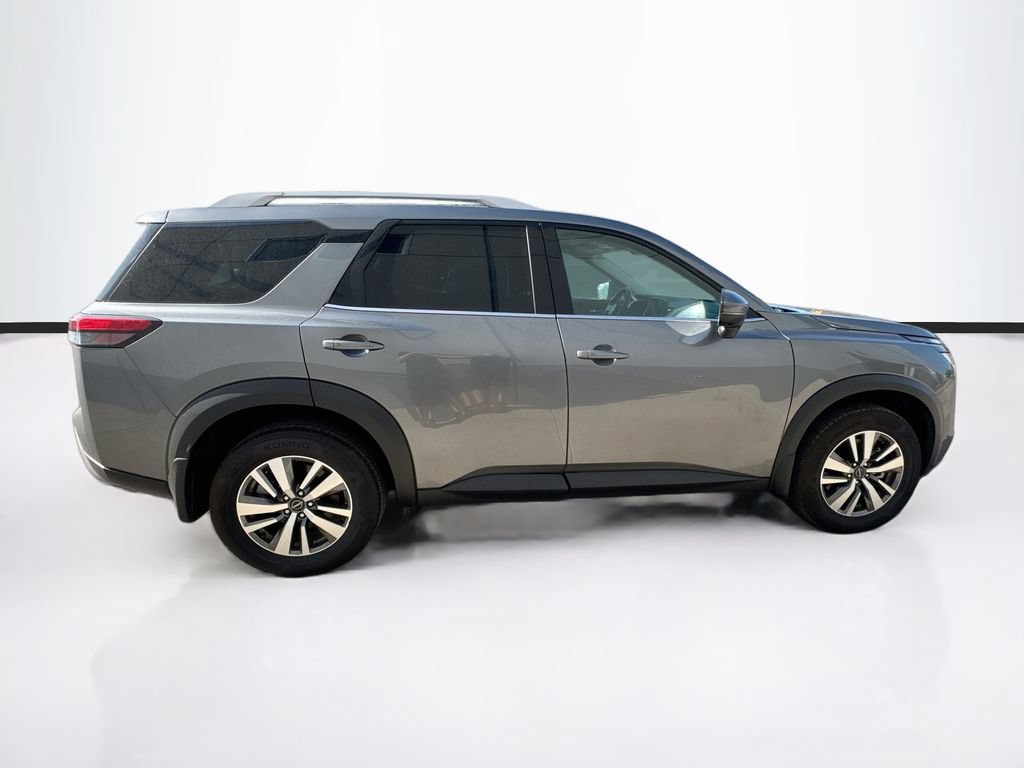 Used 2025 Nissan Pathfinder SL AWD/4WD image 4