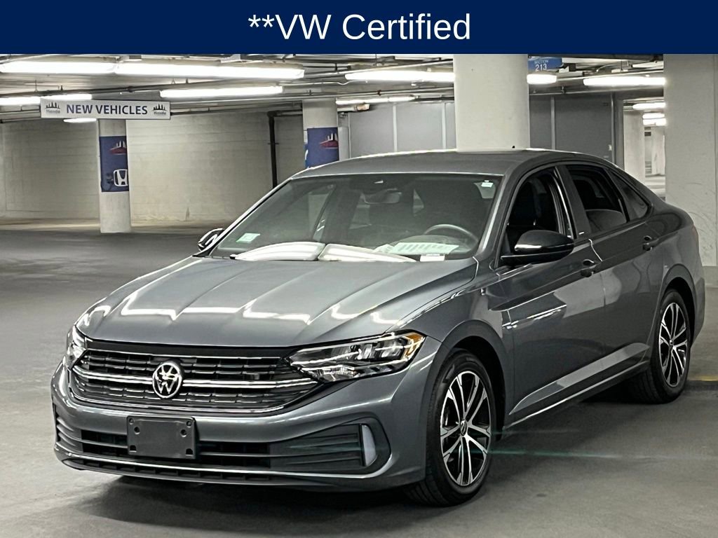 Used 2023 Volkswagen Jetta Sport image 3