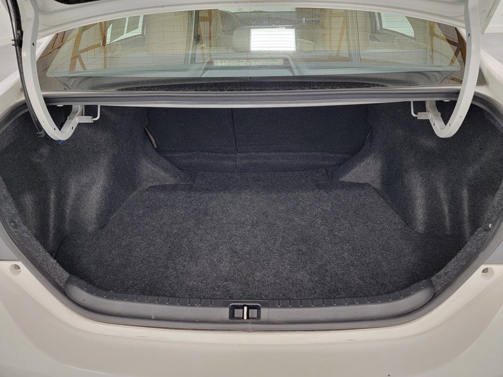 Used 2015 Toyota Corolla LE FWD image 27