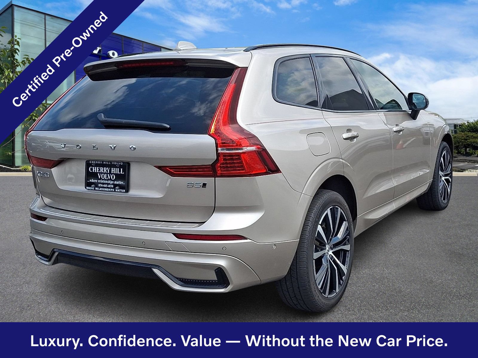 Certified 2024 Volvo XC60 B5 Plus w/ Protection Package Premier AWD/4WD image 7