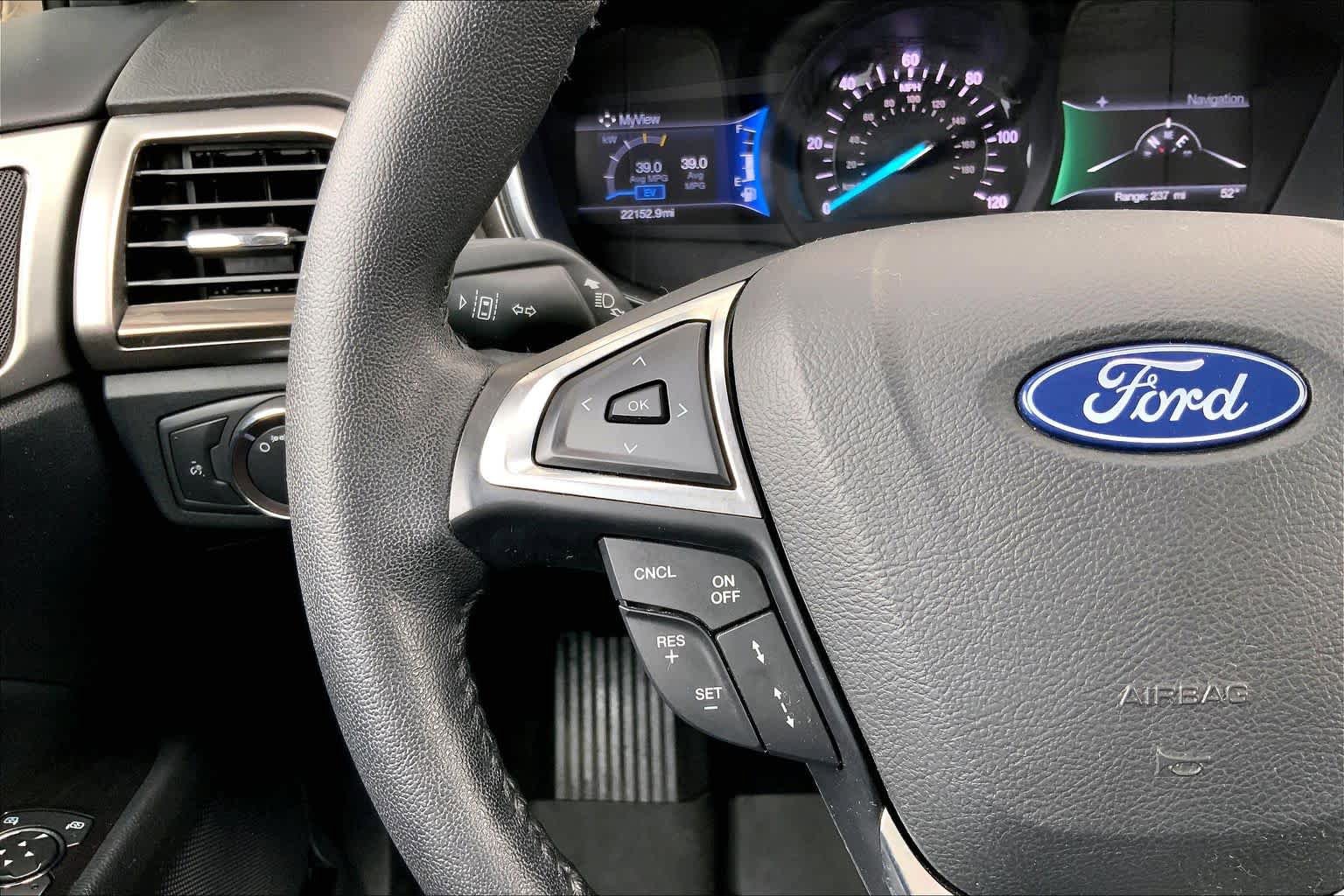 Used 2020 Ford Fusion SEL FWD image 24