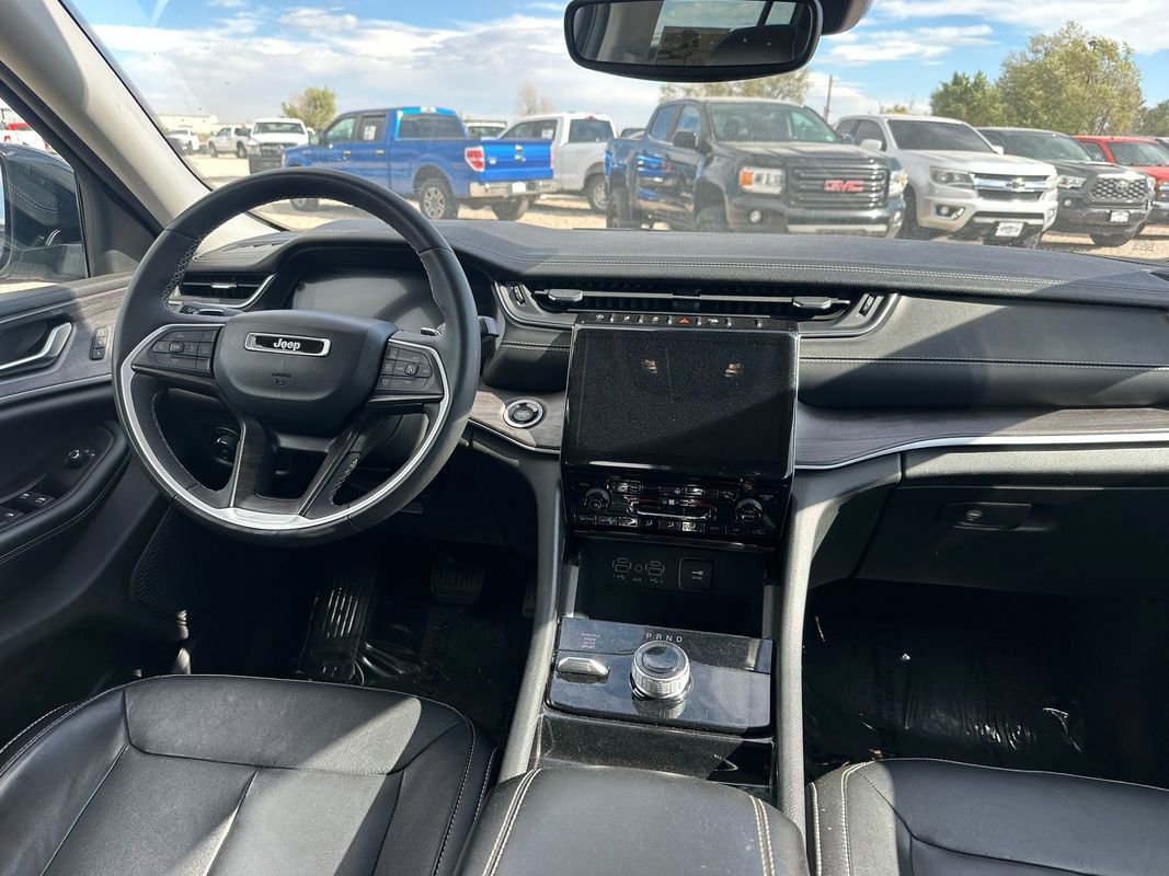 Used 2023 Jeep Grand Cherokee Limited w/ Black Appearance Package image 27