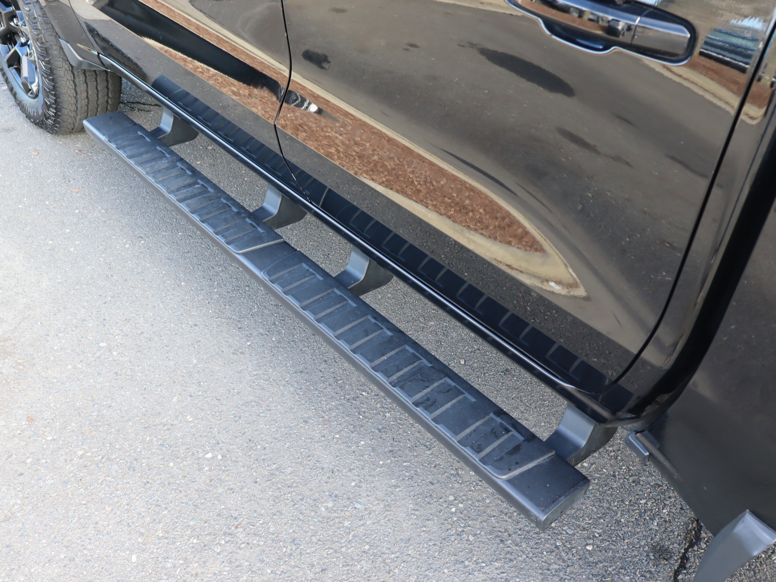 Certified 2025 Chevrolet Colorado Z71 w/ Midnight Edition image 14