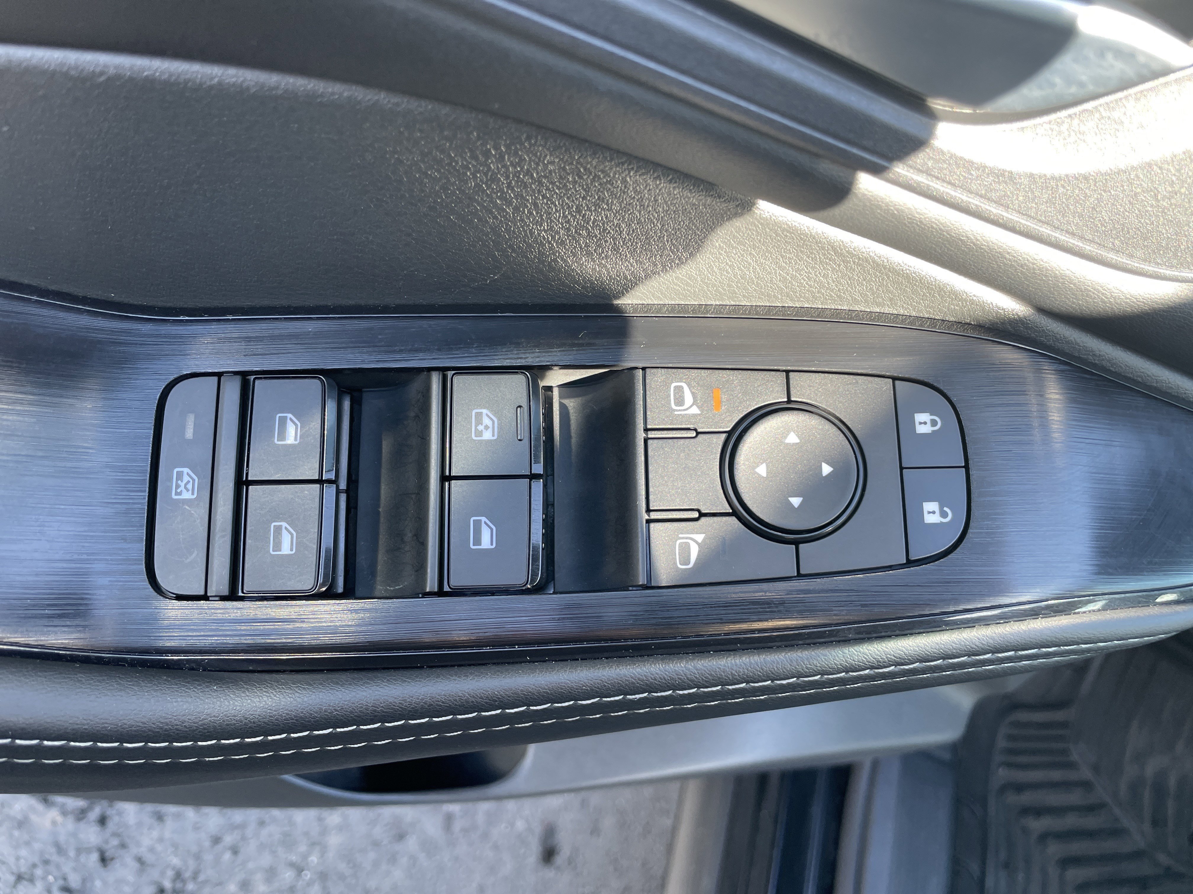 Used 2026 Nissan Rogue SV image 35