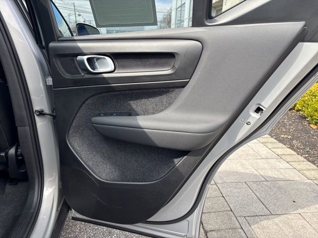 Used 2025 Volvo XC40 B5 Core image 13