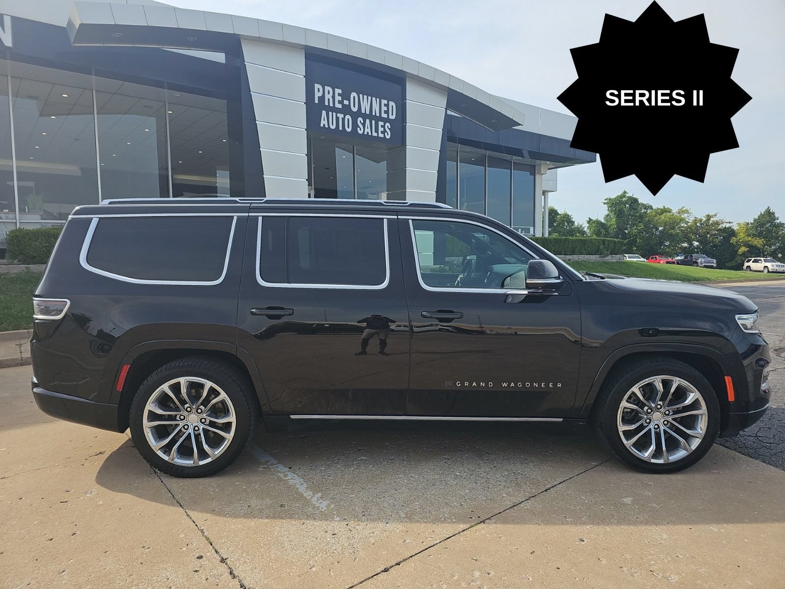 Used 2023 Jeep Grand Wagoneer Series II AWD/4WD image 2