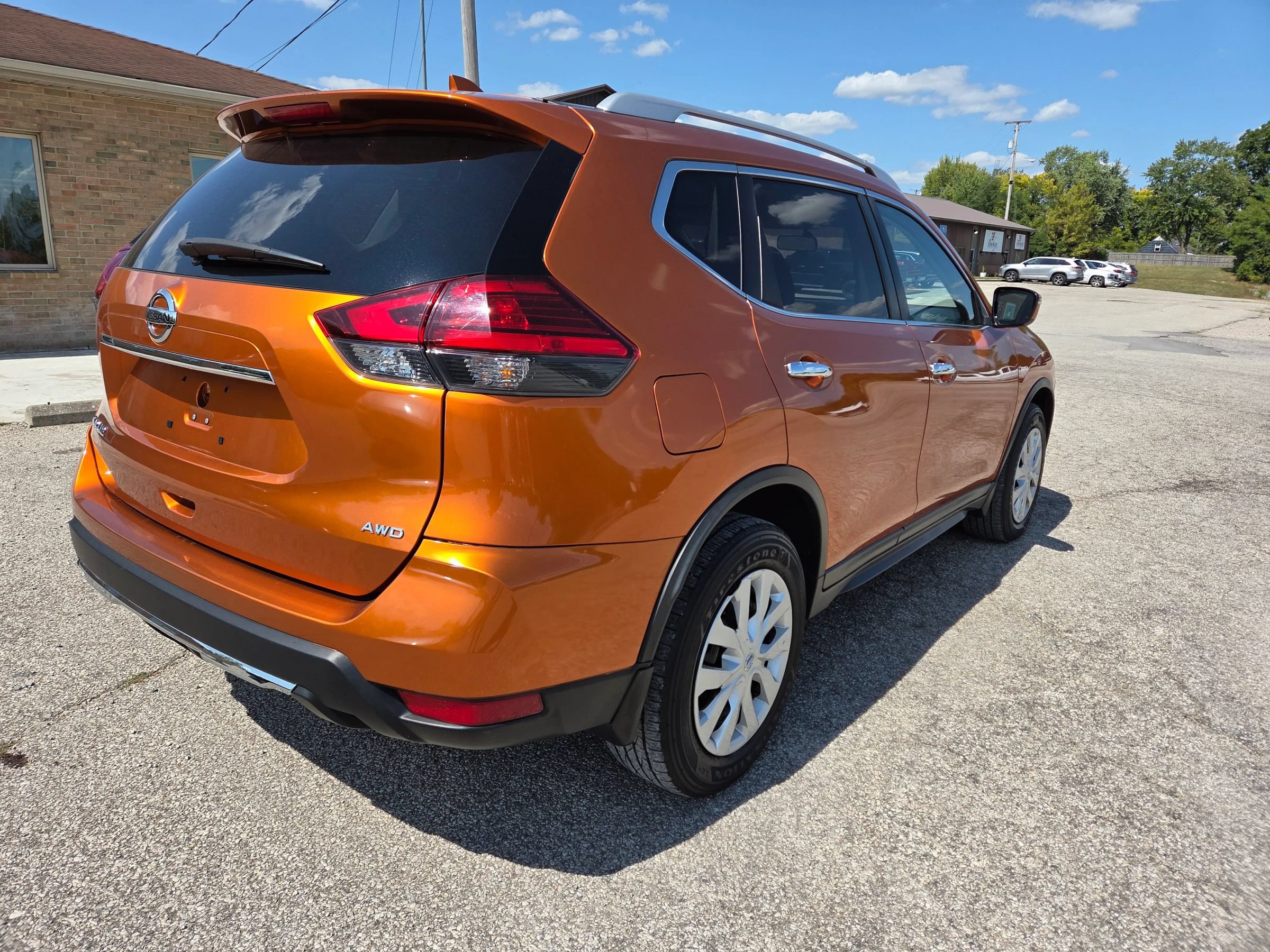 Used 2017 Nissan Rogue S w/ S Appearance Package AWD/4WD image 5