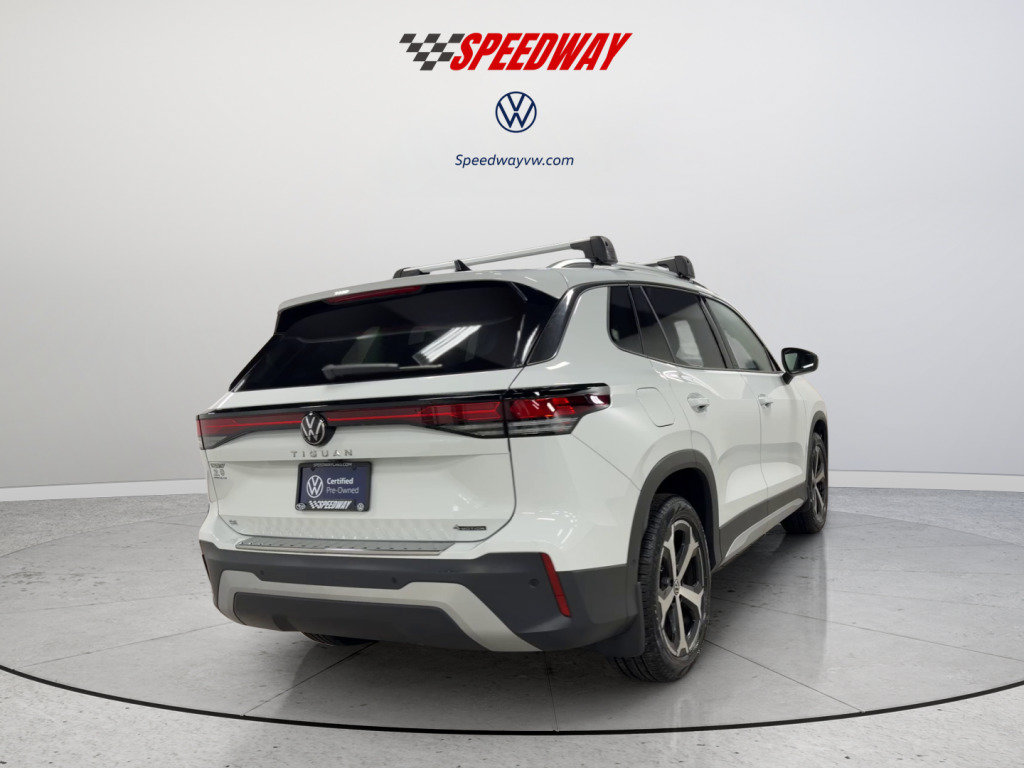 Used 2025 Volkswagen Tiguan SE AWD/4WD image 6