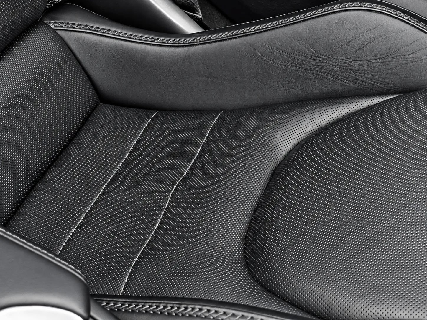 Used 2023 McLaren GT RWD image 35