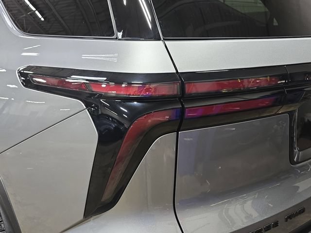 New 2026 Chevrolet Traverse Z71 w/ Enhanced Driving Package AWD/4WD image 39