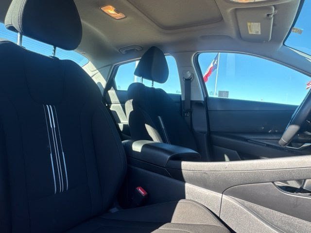 Used 2025 Hyundai Elantra SEL FWD image 33