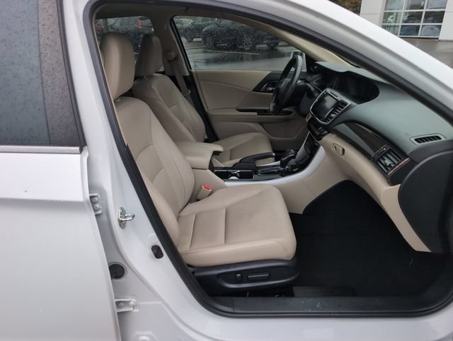 Used 2017 Honda Accord EX-L image 10