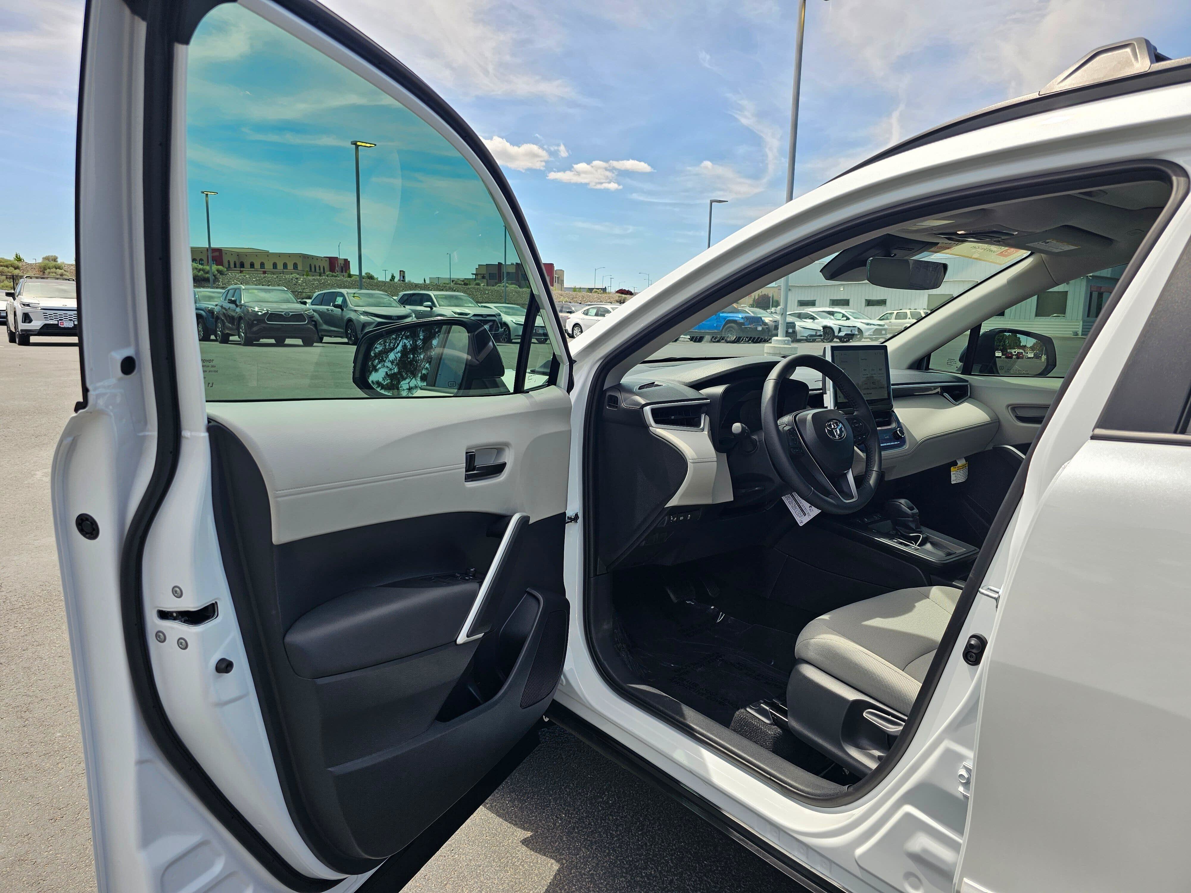 Used 2026 Toyota Corolla Cross LE w/ Moonroof Package AWD/4WD image 18