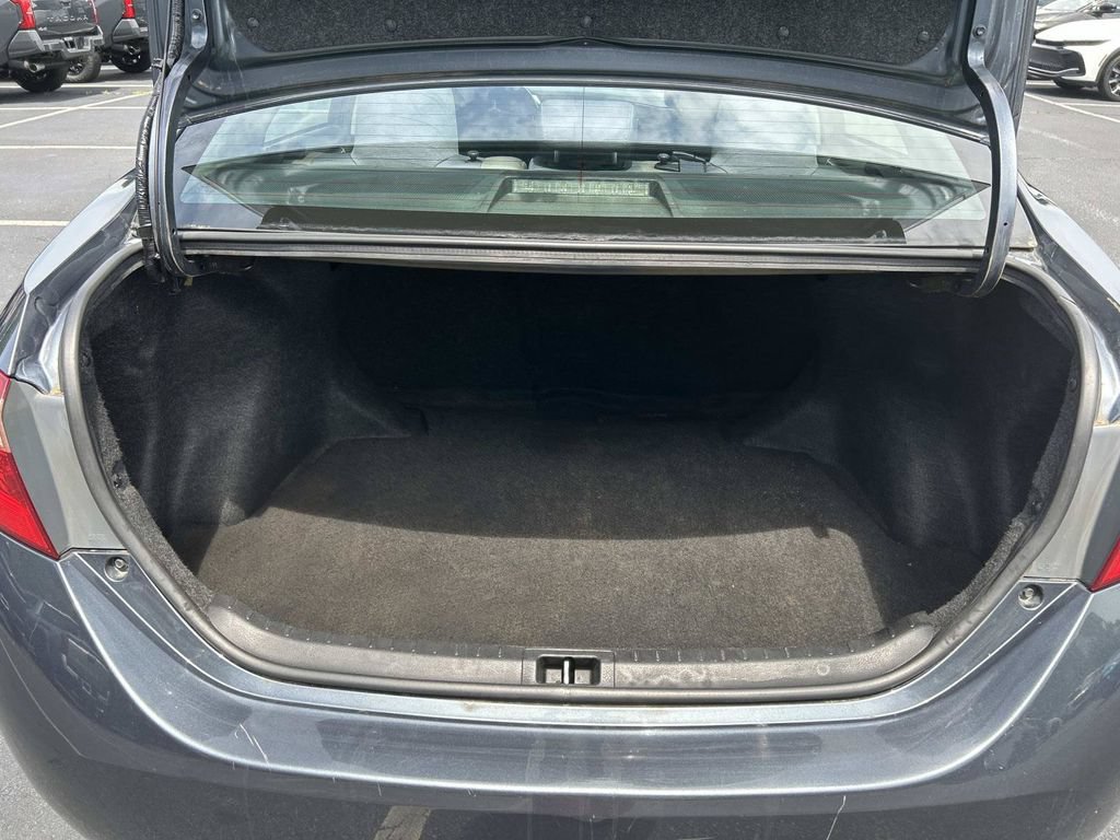 Used 2018 Toyota Corolla LE FWD image 11