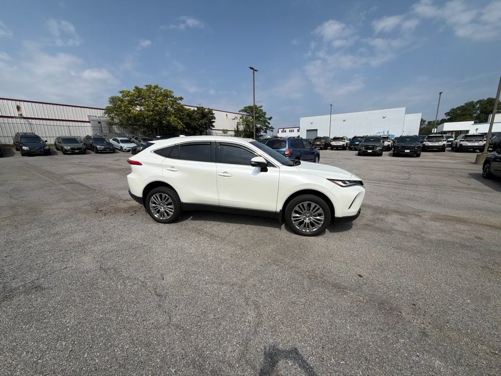 Used 2022 Toyota Venza XLE AWD/4WD image 7