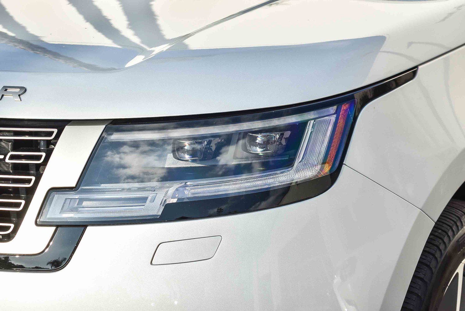 Certified 2025 Land Rover Range Rover SE image 10