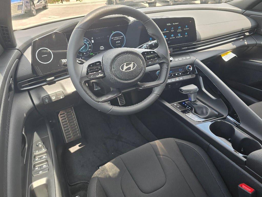 New 2025 Hyundai Elantra SEL image 13