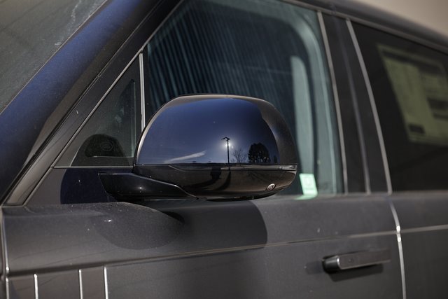 New 2025 Land Rover Range Rover Long Wheelbase SE image 5