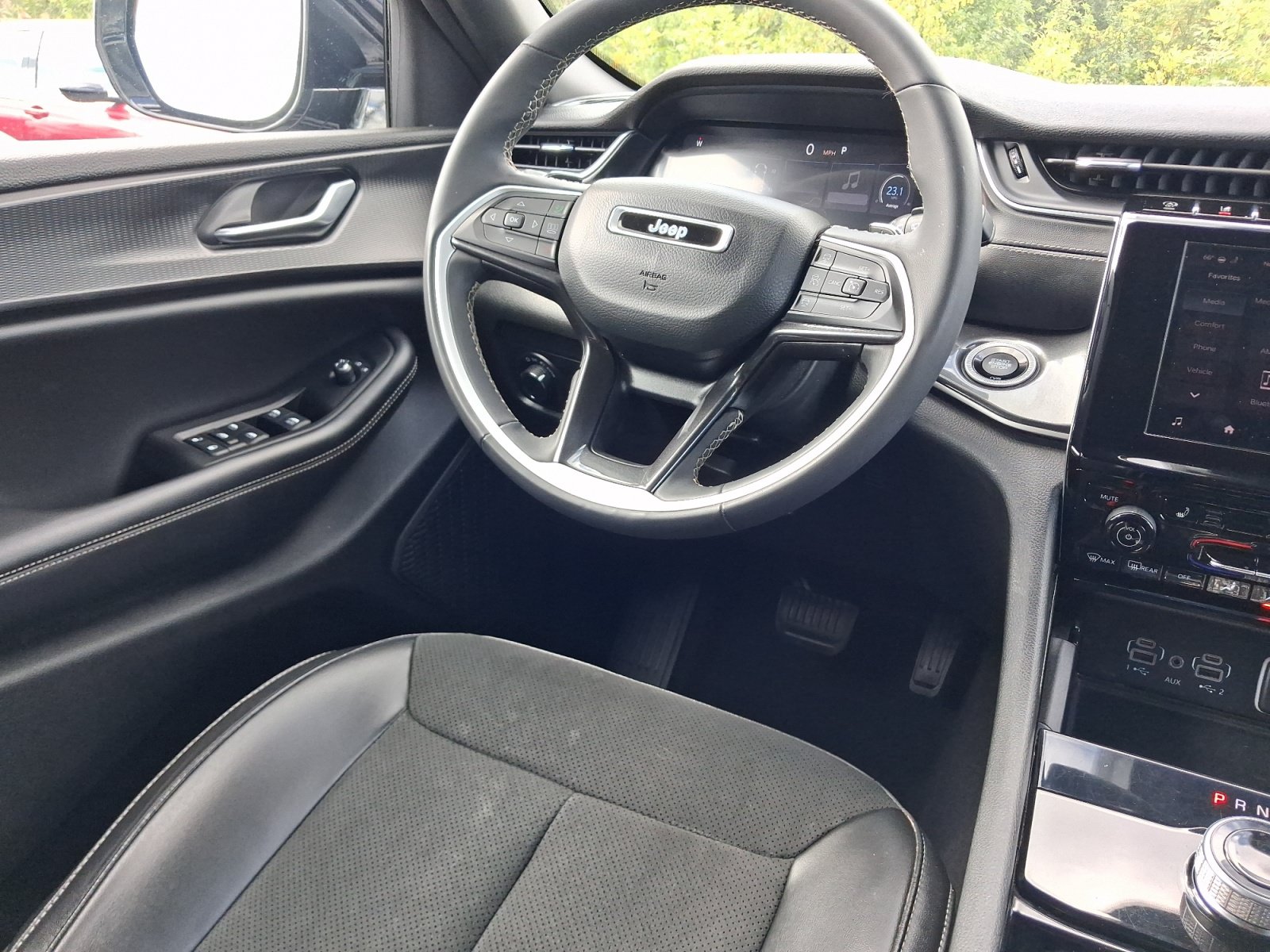 Used 2023 Jeep Grand Cherokee Altitude AWD/4WD image 22