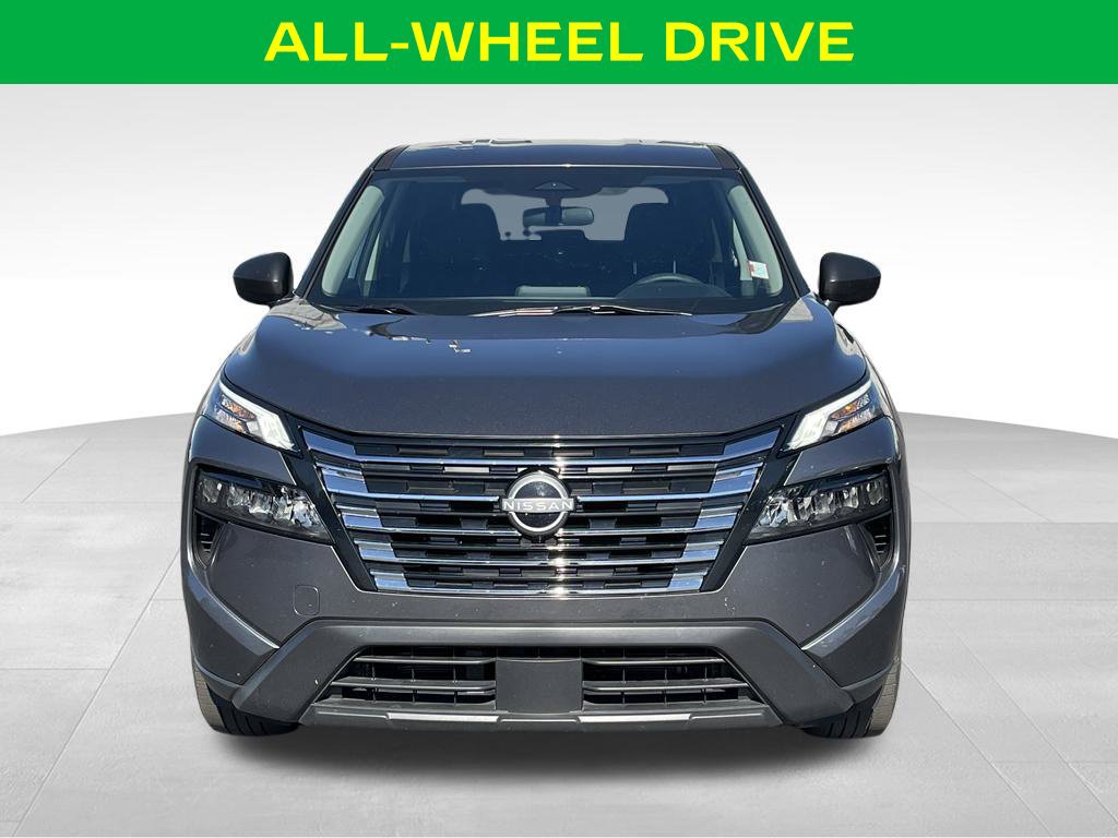 Used 2024 Nissan Rogue S AWD/4WD image 3