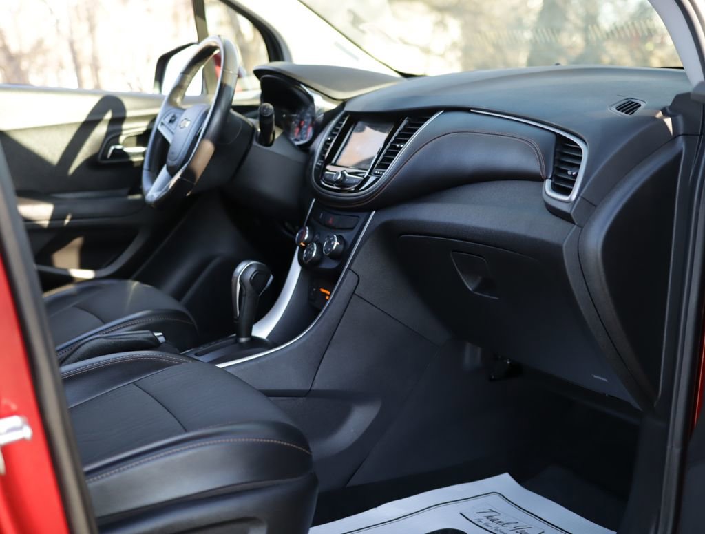 Used 2019 Chevrolet Trax LT w/ Driver Confidence Package image 27