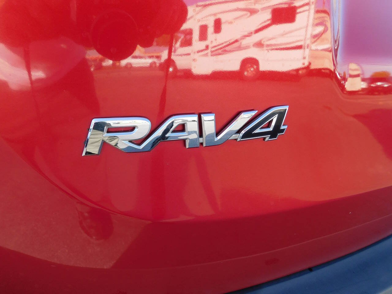 Used 2013 Toyota RAV4 LE AWD/4WD image 24