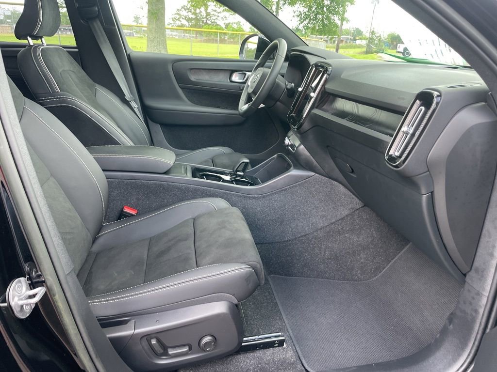 Used 2023 Volvo XC40 Recharge Plus AWD/4WD image 17
