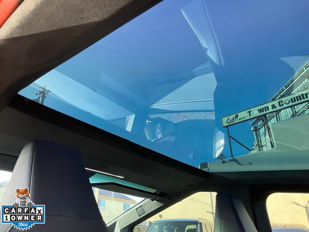 Used 2024 Tesla Cybertruck AWD Crew Cab image 33