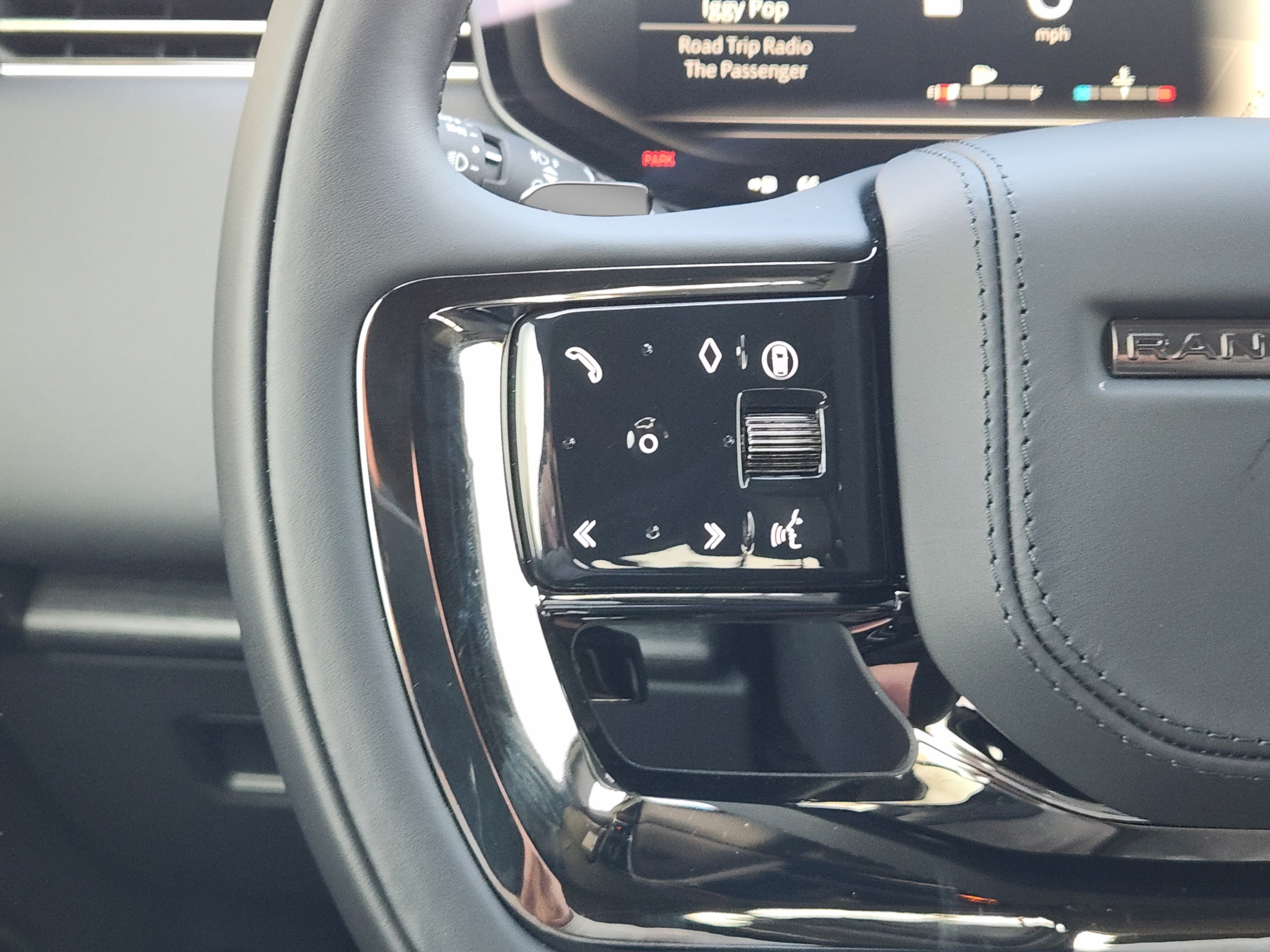 New 2026 Land Rover Range Rover SV AWD/4WD image 22