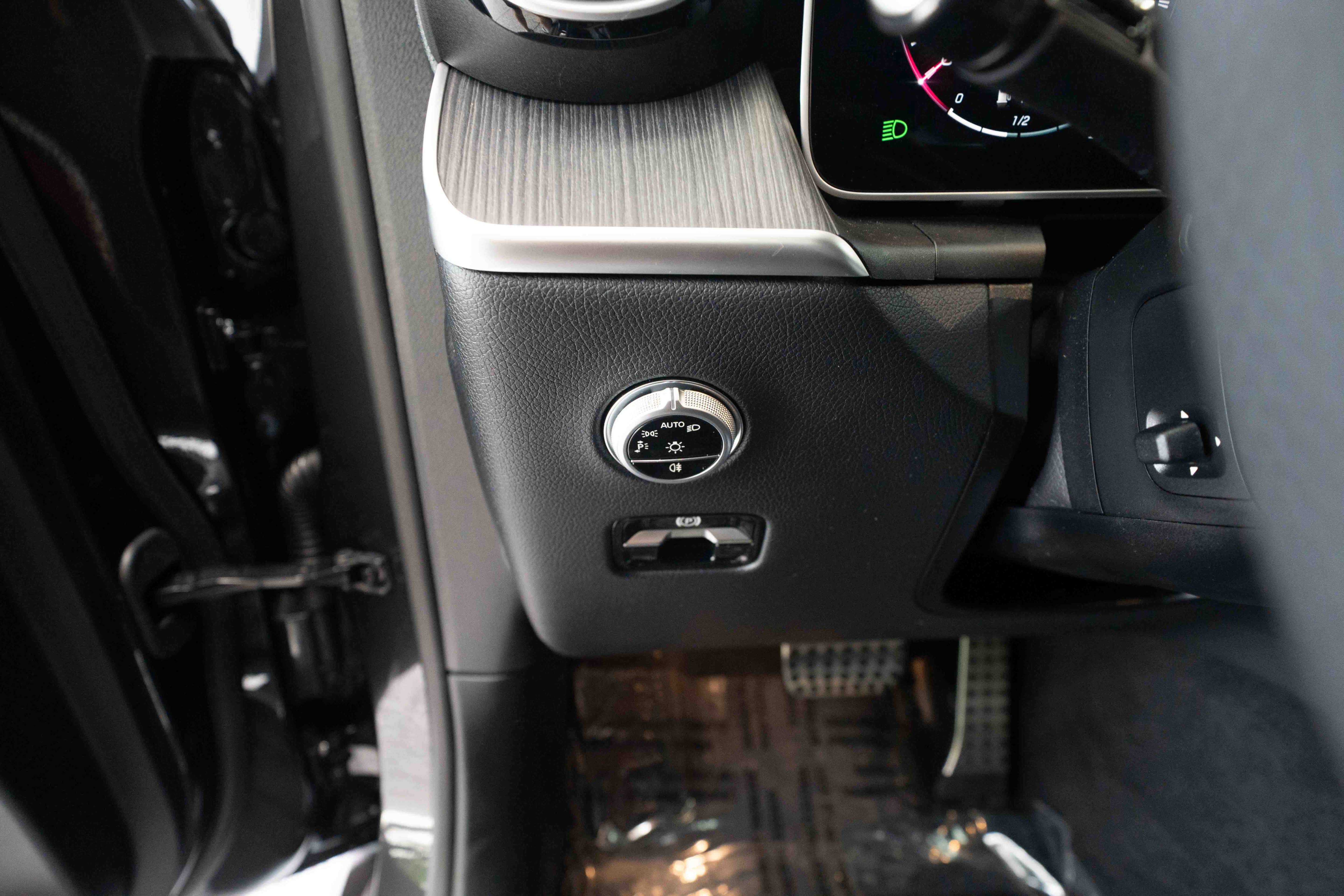 Used 2025 Mercedes-Benz GLC 43 AMG 4MATIC image 11