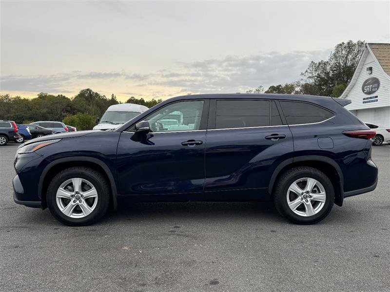 Used 2024 Toyota Highlander LE image 10