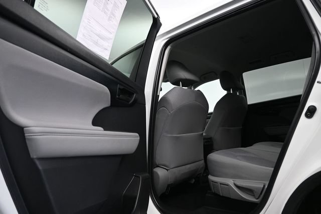 Used 2023 Toyota Highlander L FWD image 15