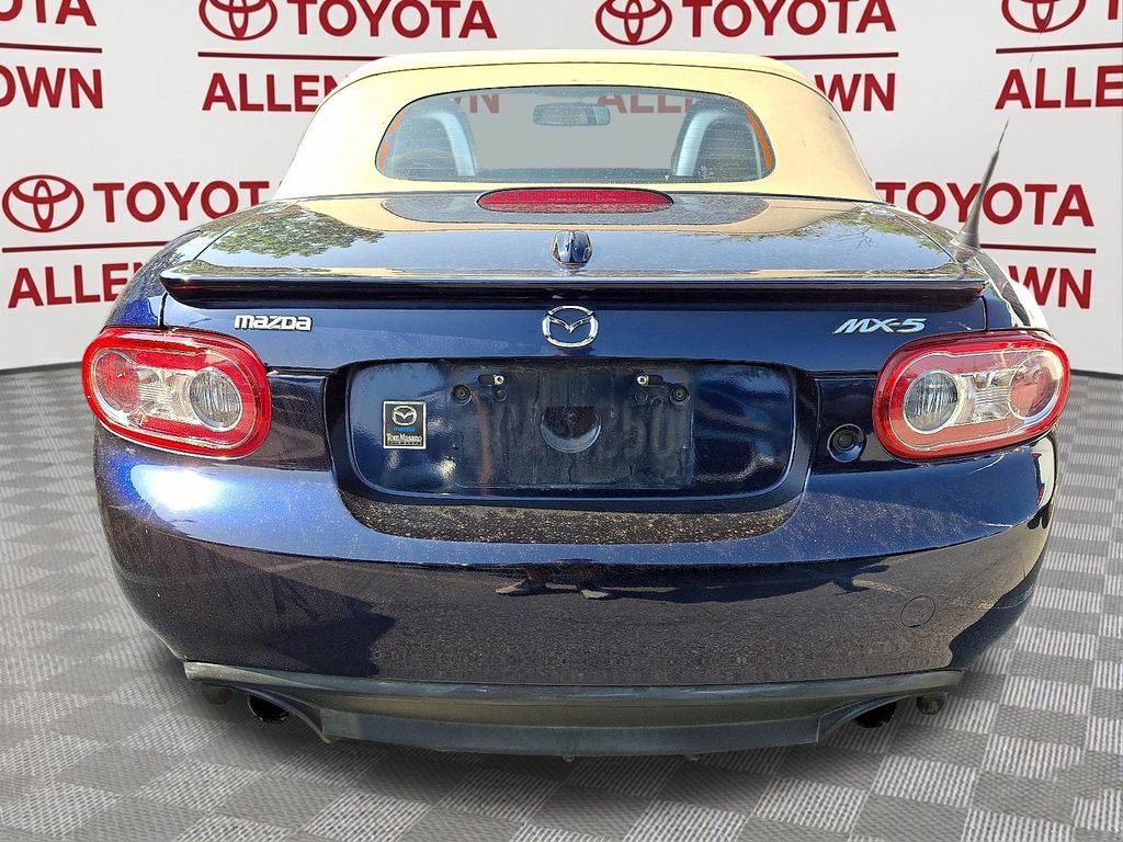 Used 2009 MAZDA MX-5 Miata Grand Touring w/ Premium Pkg RWD image 6