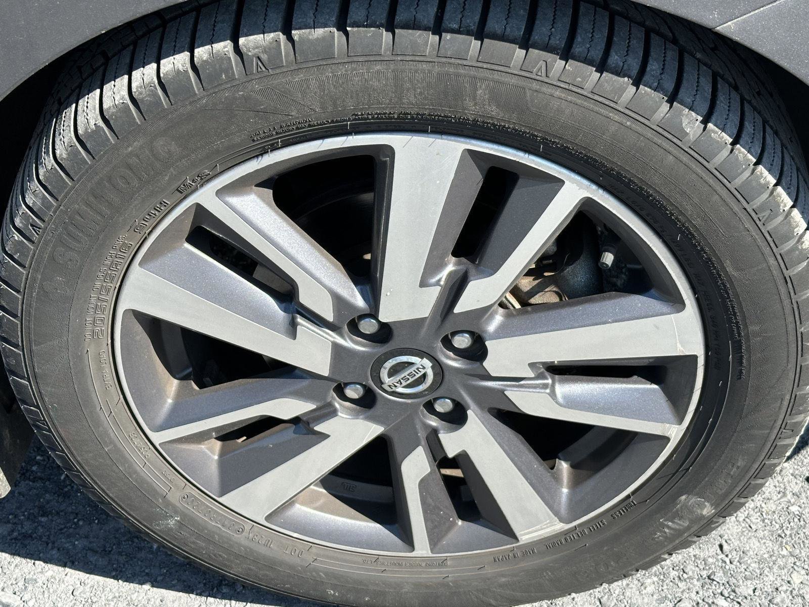Used 2020 Nissan Versa SV FWD image 10