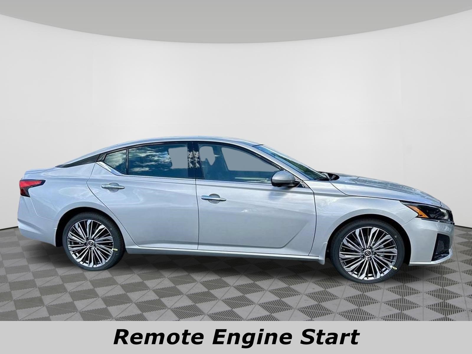 Certified 2025 Nissan Altima 2.5 SL FWD image 3