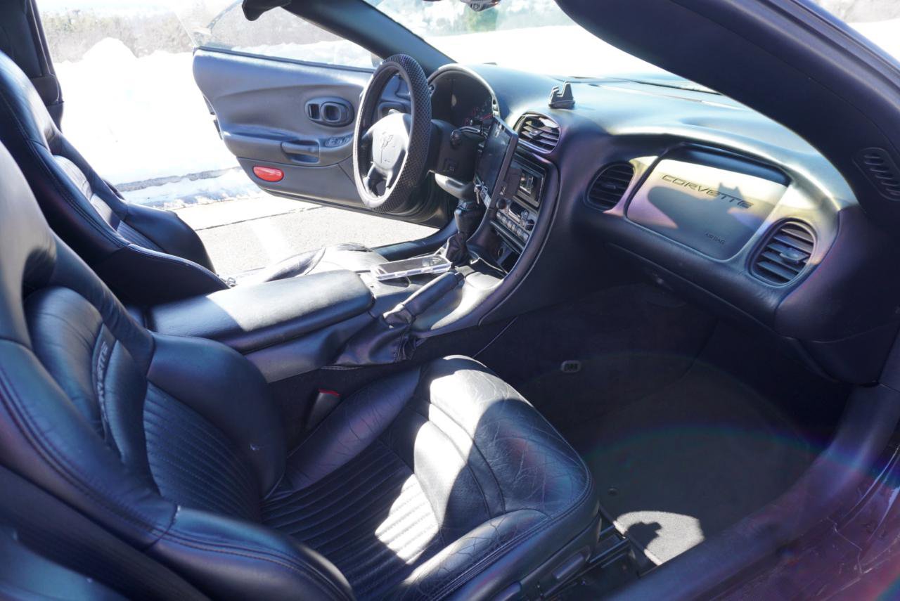 Used 2004 Chevrolet Corvette 2dr Convertible w/ Preferred Equipment Group RWD image 23