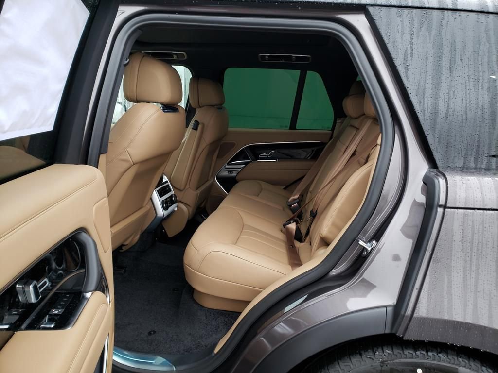 New 2025 Land Rover Range Rover SE image 8