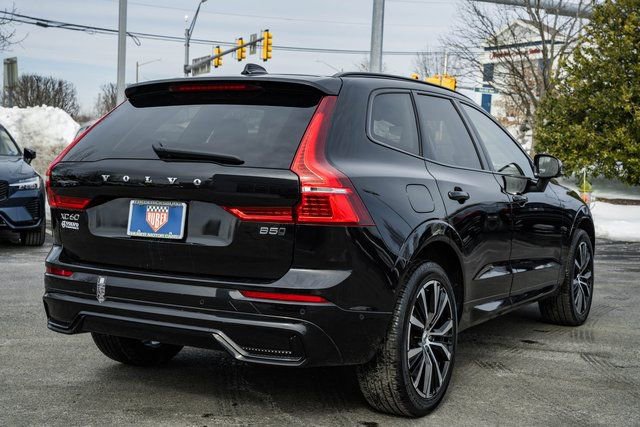Used 2023 Volvo XC60 B5 Plus w/ Climate Package image 5